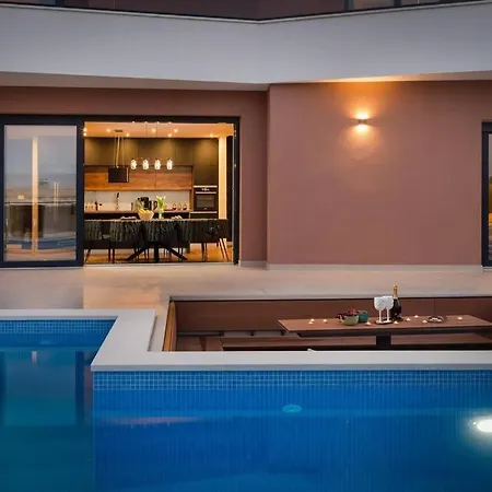 Golden Ananas, 45 M2 Headet Pool, Seaview