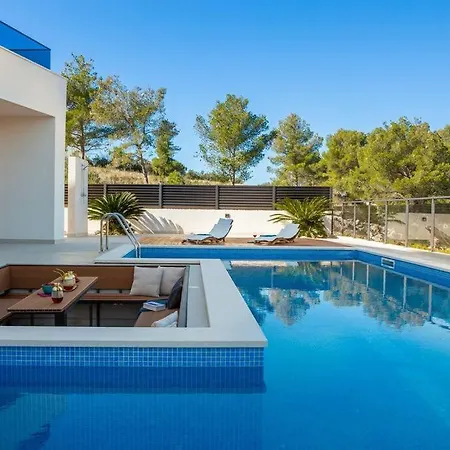 Golden Ananas, 45 M2 Headet Pool, Seaview *