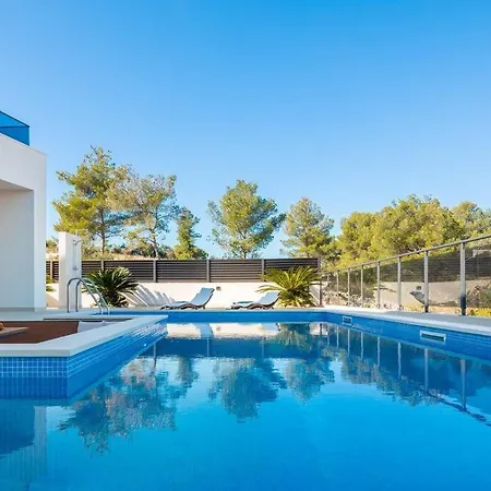 Golden Ananas, 45 M2 Headet Pool, Seaview *