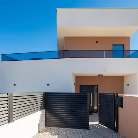 Golden Ananas, 45 M2 Headet Pool, Seaview * Sutivan