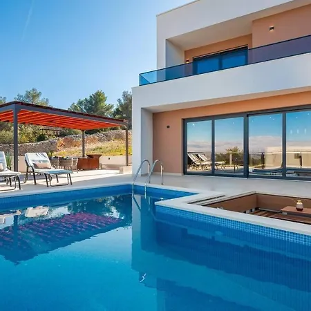 Villa Golden Ananas, 45 M2 Headet Pool, Seaview Sutivan