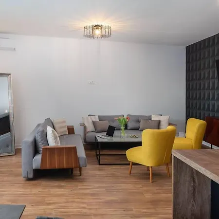 Golden Ananas, 45 M2 Headet Pool, Seaview * Sutivan